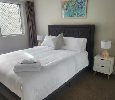 Runaway Bay Apartment | Bayview Bay Apartments and Marina