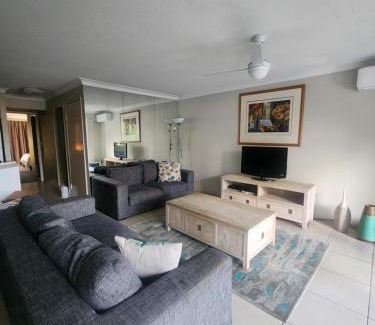 Runaway Bay Apartment | Bayview Bay Apartments and Marina