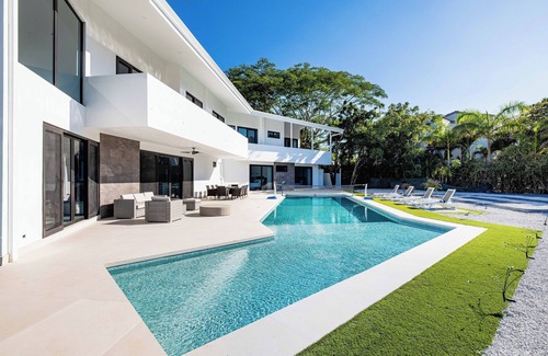 Tamarindo Villa | Beach Manna House: King, Queen & Bunk + Epic Pool