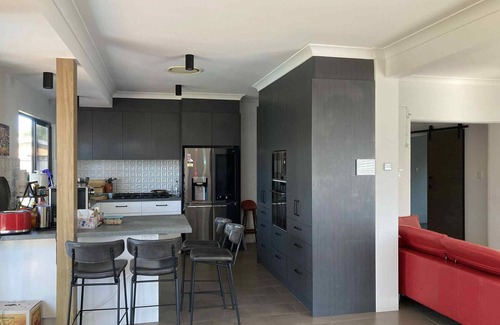 Mermaid Waters House | Beach Proximity- Quiet Work & Holiday Home on the Stunning Gold Coast