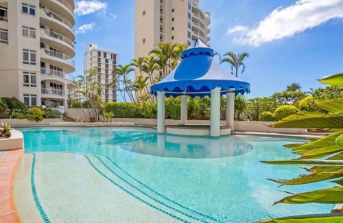 Gold Coast Apartment | Beach Views from every room! Footsteps to the sand