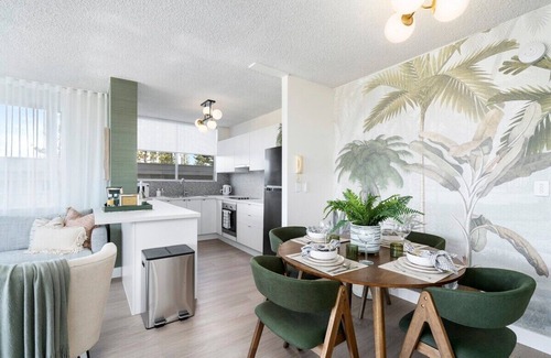 Broadbeach Apartment | Beachfront Bliss 2BR Broadbeach