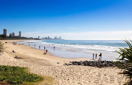 Burleigh Heads Apartment | Beachfront Burleigh Getaway!