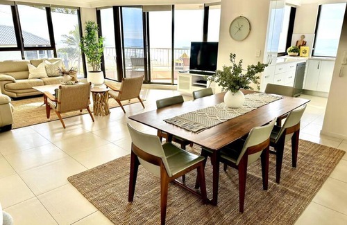 Mermaid Beach Apartment | Beachfront Haven 1 Bed on Albatross