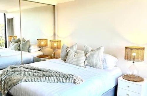 Mermaid Beach Apartment | Beachfront Haven 1 Bed on Albatross