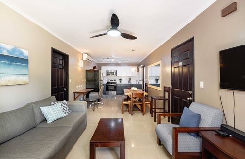 Tamarindo Condo | Beautifully Renovated Secured 2br/2bth Condo - 1 Block From Beach & Downtown