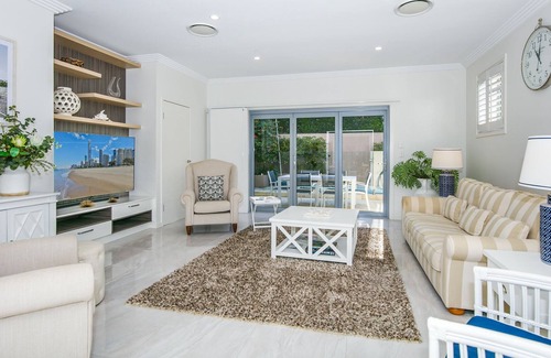 Main Beach Villa | Bliss And Opulence