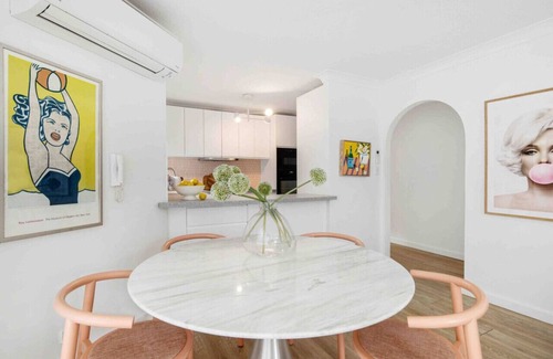 Broadbeach Apartment | Blush on Broadbeach-250m to beach-pet friendly