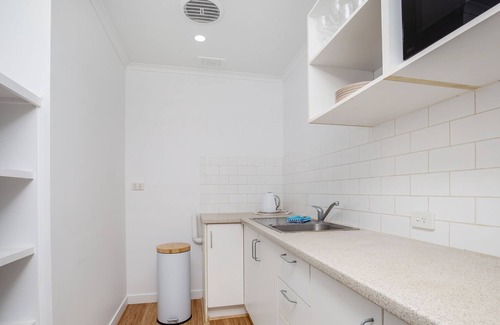 Burleigh Waters Apartment | Boutique Studio close to beaches with pool access