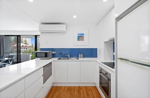 Broadbeach Apartment | BroadBliss Resort Style Retreat with Ocean Views