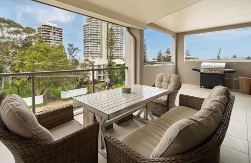 Runaway Bay Apartment | Broadwater Days - Breezy Resort Living by the Bay