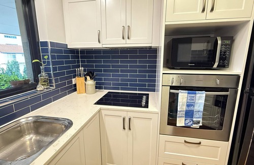 Labrador Apartment | Broadwater Views, Secure Parking - 2 BDR Family sized, Long or Short stays