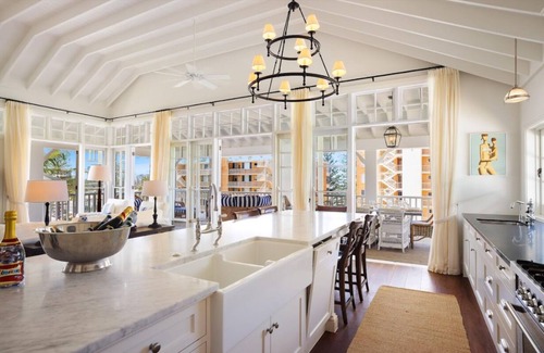 Burleigh Heads House | ★Burleigh Hamptons★ Surf views, Heated pool 200m to beach