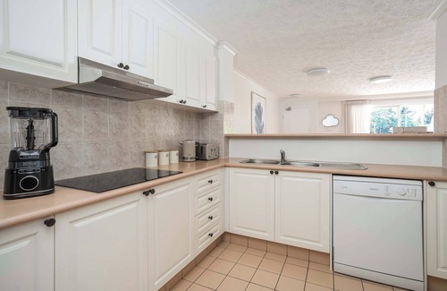 Burleigh Heads Apartment | Burleigh Heads Aptmnt Beach, Pool & Family Fun!