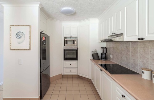 Burleigh Heads Apartment | Burleigh Heads Aptmnt Beach, Pool & Family Fun!