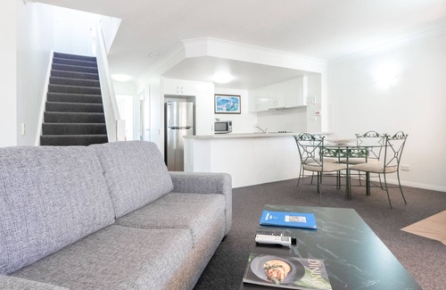 Burleigh Heads Apartment | Burleigh on the Beach Holiday Apartments