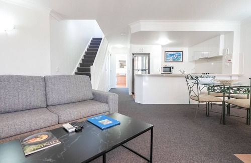 Burleigh Heads Apartment | Burleigh on the Beach Holiday Apartments