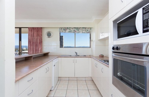 Broadbeach Apartment | Capricornia Apartments