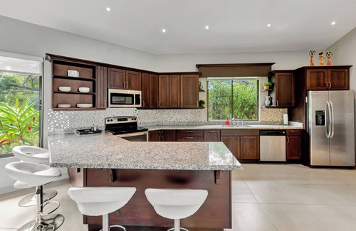 Coco House | Casa de la Reina Luxury 3-Bedroom Ocean View Home in Playas del Coco