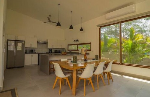 Popoyo House | Casa Margarita ~ Stress free Zone on the Beach with StarLink!