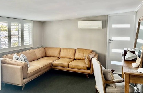 Miami House | Central coastal home Miami/Nobby Beach