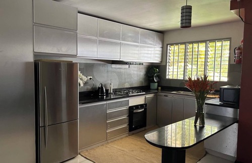 Suva House | Charming 2-bedroom apartment with AC, WiFi in brilliant Suva