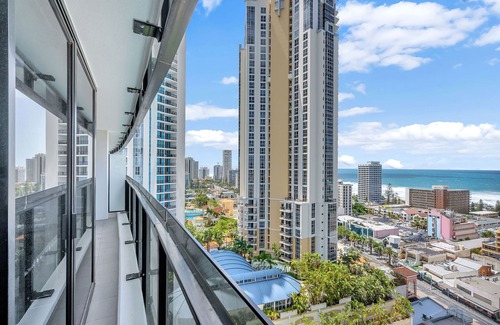 Surfers Paradise Apartment | Circle on Cavill – 1 Bedroom + Study Ocean Views