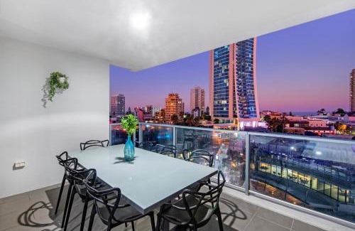Surfers Paradise Apartment | Circle on Cavill Surfers Paradise- 3 Bedroom Deluxe Apartment