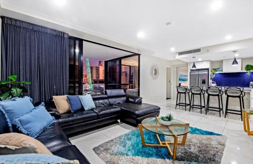 Surfers Paradise Apartment | Circle on Cavill Surfers Paradise- 3 Bedroom Deluxe Apartment