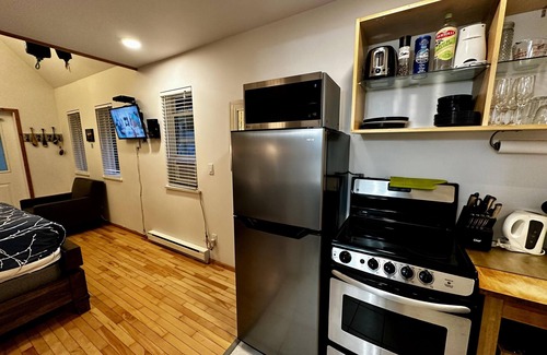 Ucluelet Cabin | Cozy Cabin centrally located close to walking trails and beaches!