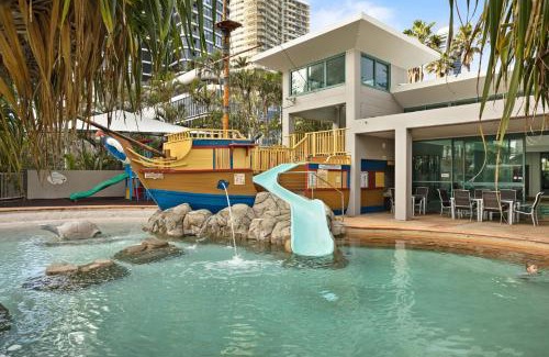 Surfers Paradise Apartment | Crown Towers Luxury 3 Bedroom Apartment - CoastHM