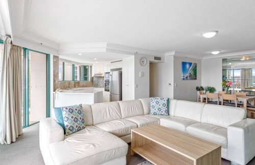 Surfers Paradise Apartment | Crown Towers Superior 3 Bedroom Apartment - CoastHM