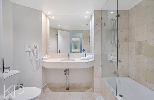 Surfers Paradise Apartment | Enjoy fantastic ocean views in Surfers Paradise!