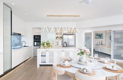 Robina House | Exquisite Waterfront Estate: A Masterpiece of Luxury Living