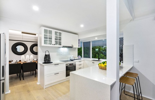 Parkwood House | Family House with Private Pool - Q Stay