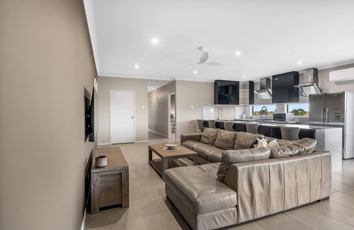 Upper Coomera House | Gana By Khove Summary