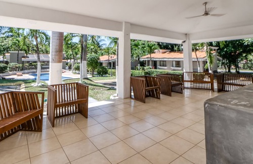 Coco Apartment | Ground-Floor Getaway w/ Free WiFi, Step-Free Access, & a Shared Pool