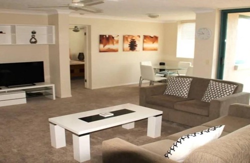 Burleigh Waters House | House ∙ 2 bedrooms ∙ 4 guests