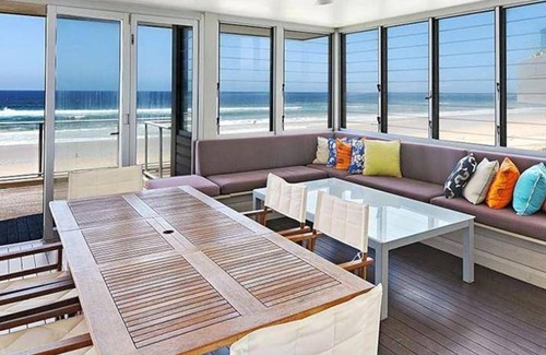 Main Beach House | House ∙ 4 bedrooms ∙ 10 guests