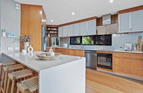Burleigh Waters House | House ∙ 5 bedrooms ∙ 13 guests