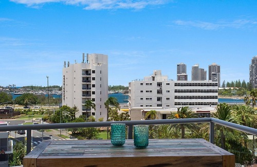 Southport Apartment | Immaculate 3 Bedroom Apartment Central Gold Coast. Modern Stylish