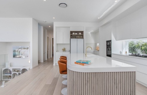 Mermaid Waters Apartment | Indulge in luxury in Mermaid Waters, where a brand new bespoke home awaits you!