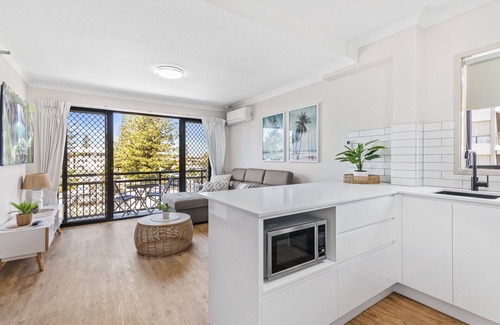 Broadbeach Apartment | Island Beach Resort