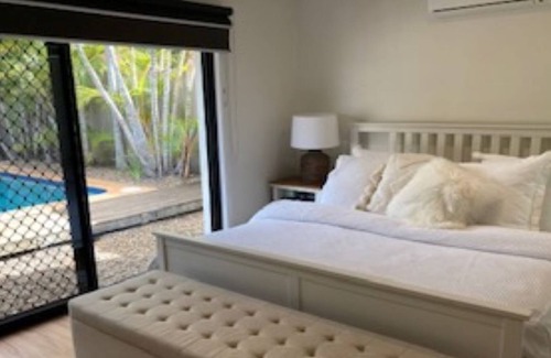 Mermaid Waters House | Large family home - 5 min walk to patrolled beach- family and group friendly