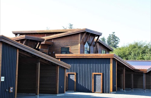 Ucluelet Apartment | Large Luxurious Oceanview Villa - Pacific Rim Retreat