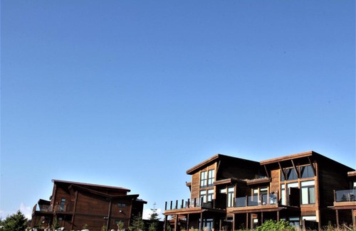 Ucluelet Apartment | Large Luxurious Oceanview Villa - Pacific Rim Retreat
