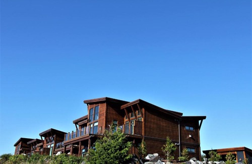 Ucluelet Apartment | Large Luxurious Oceanview Villa - Pacific Rim Retreat