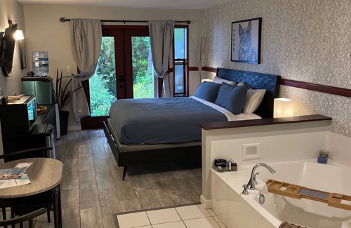 Tofino Hotel | Lunar Cove Inn