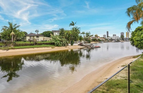 Broadbeach Waters House | Lux Broadbeach Waters Escape