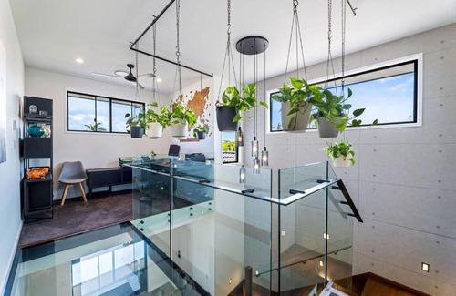 Surfers Paradise House | Luxury Family Friendly Home in Surfers Paradise